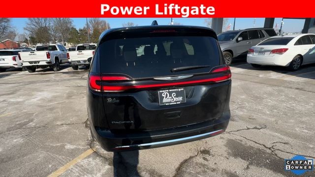 Chrysler Pacifica Vehicle Full-screen Gallery Image 09