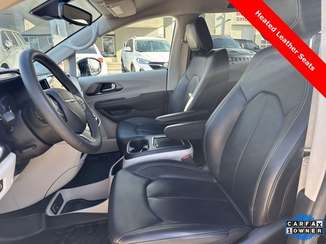 Chrysler Pacifica Vehicle Full-screen Gallery Image 22