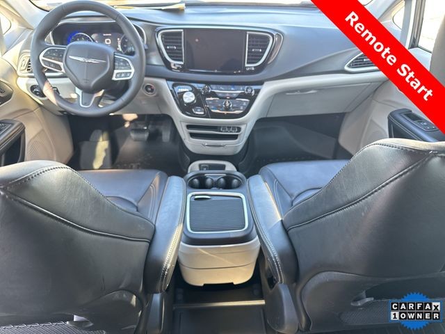 Chrysler Pacifica Vehicle Full-screen Gallery Image 23