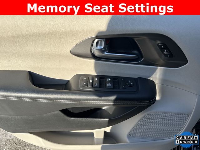 Chrysler Pacifica Vehicle Full-screen Gallery Image 25