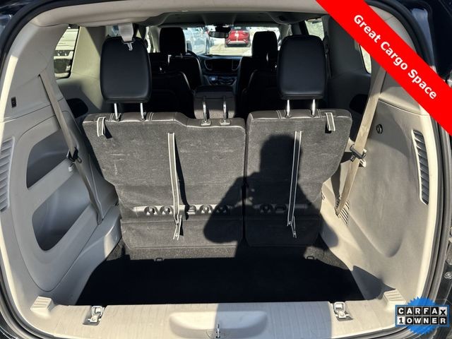 Chrysler Pacifica Vehicle Full-screen Gallery Image 28