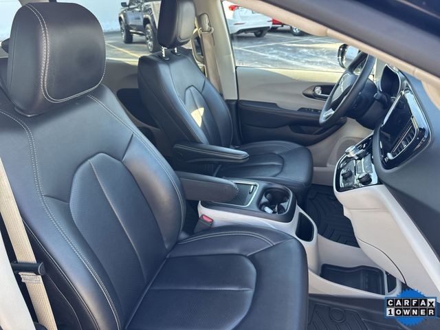 Chrysler Pacifica Vehicle Full-screen Gallery Image 30