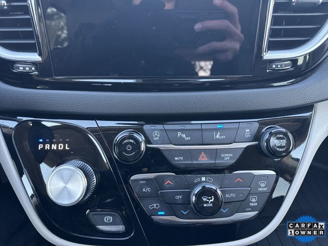 Chrysler Pacifica Vehicle Full-screen Gallery Image 37