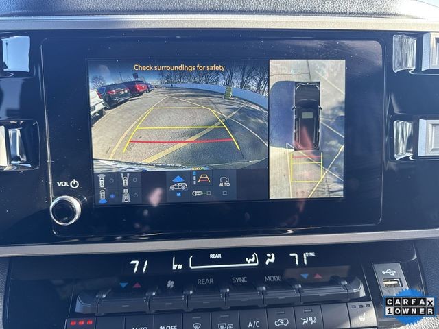 Toyota Sequoia Vehicle Full-screen Gallery Image 18