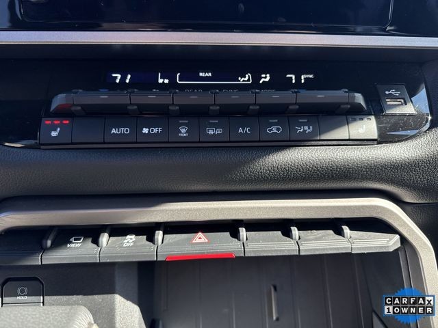 Toyota Sequoia Vehicle Full-screen Gallery Image 19