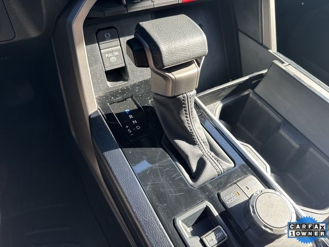 Toyota Sequoia Vehicle Full-screen Gallery Image 20