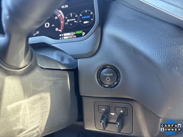 Toyota Sequoia Vehicle Full-screen Gallery Image 21