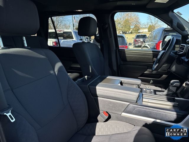 Toyota Sequoia Vehicle Full-screen Gallery Image 32