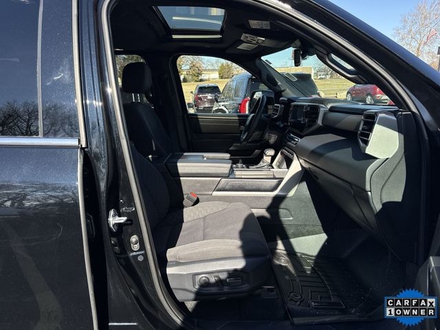 Toyota Sequoia Vehicle Full-screen Gallery Image 33