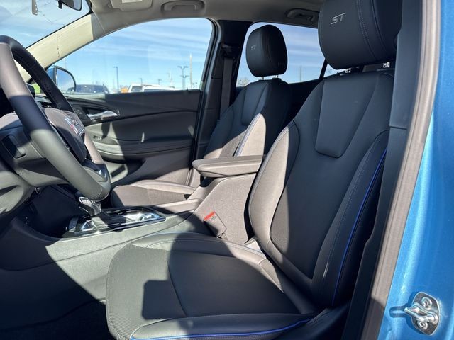 Buick Encore GX Vehicle Full-screen Gallery Image 11