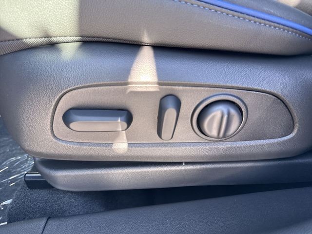 Buick Encore GX Vehicle Full-screen Gallery Image 12