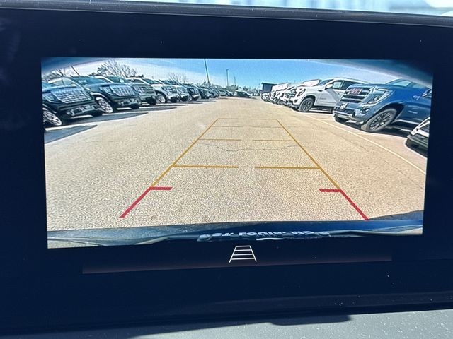 Buick Encore GX Vehicle Full-screen Gallery Image 17