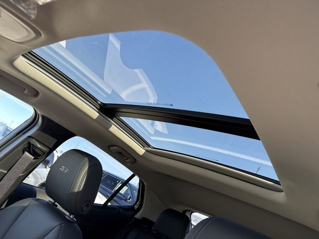 Buick Encore GX Vehicle Full-screen Gallery Image 21