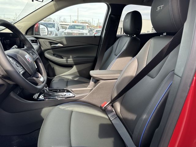 Buick Encore GX Vehicle Full-screen Gallery Image 11