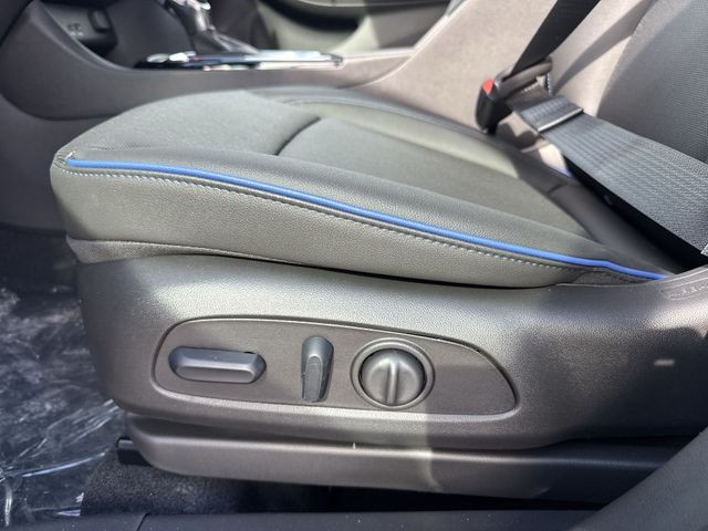 Buick Encore GX Vehicle Full-screen Gallery Image 12