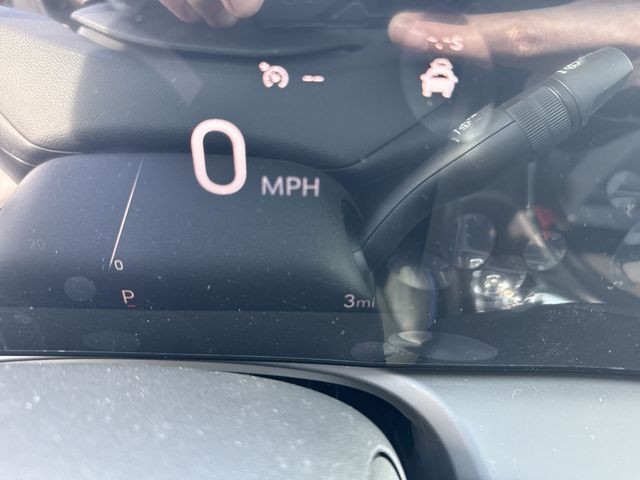 Buick Encore GX Vehicle Full-screen Gallery Image 15