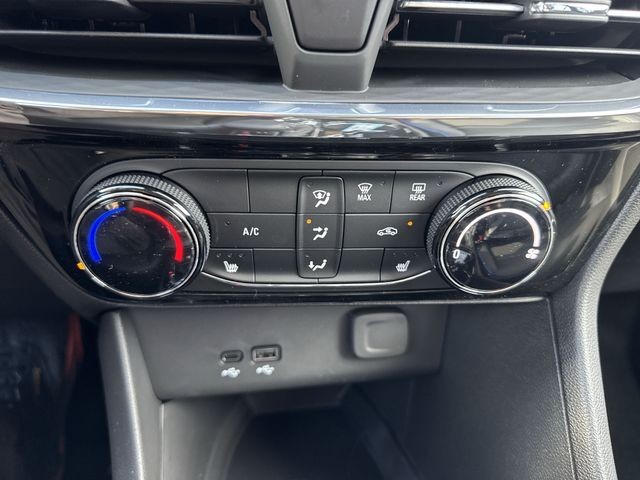 Buick Encore GX Vehicle Full-screen Gallery Image 18