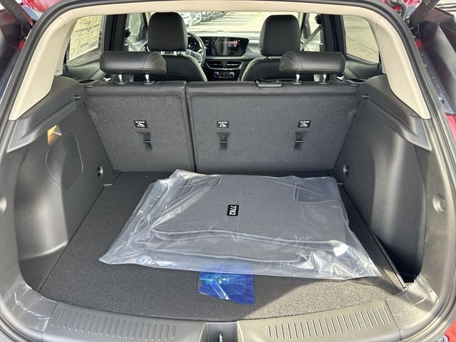 Buick Encore GX Vehicle Full-screen Gallery Image 22