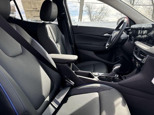 Buick Encore GX Vehicle Full-screen Gallery Image 24