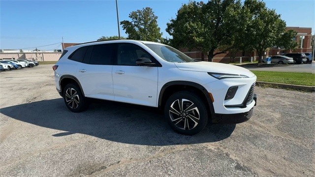 Buick Enclave Vehicle Full-screen Gallery Image 02