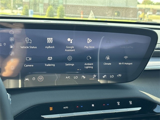 Buick Enclave Vehicle Full-screen Gallery Image 16