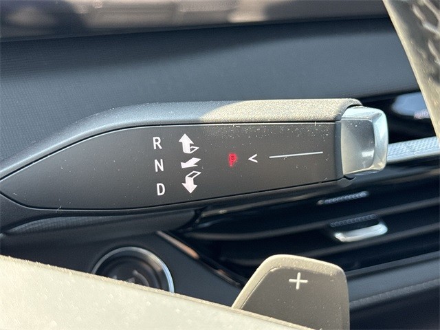 Buick Enclave Vehicle Full-screen Gallery Image 20