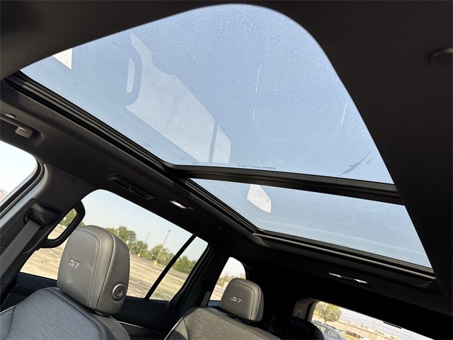 Buick Enclave Vehicle Full-screen Gallery Image 22