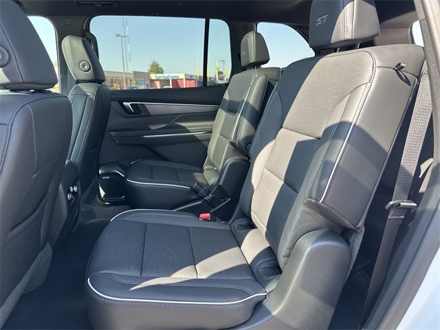 Buick Enclave Vehicle Full-screen Gallery Image 23