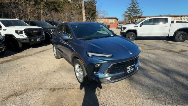 Buick Encore GX Vehicle Full-screen Gallery Image 02