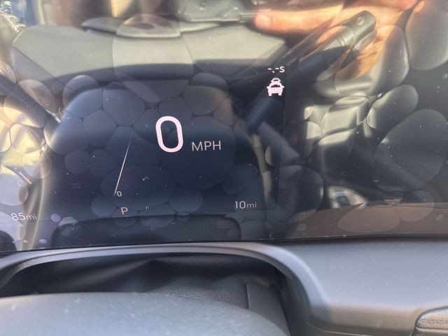 Buick Encore GX Vehicle Full-screen Gallery Image 15