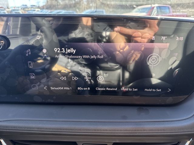 Buick Encore GX Vehicle Full-screen Gallery Image 16