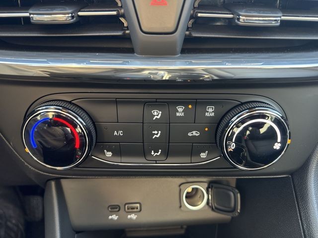 Buick Encore GX Vehicle Full-screen Gallery Image 18