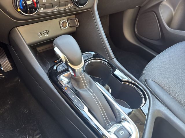 Buick Encore GX Vehicle Full-screen Gallery Image 19