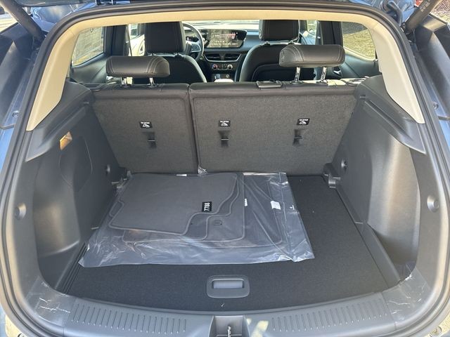 Buick Encore GX Vehicle Full-screen Gallery Image 22