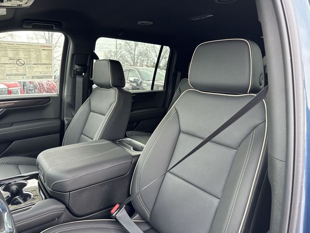 GMC Yukon XL Vehicle Full-screen Gallery Image 11