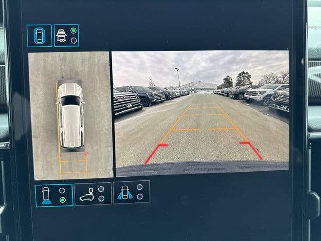 GMC Yukon XL Vehicle Full-screen Gallery Image 17