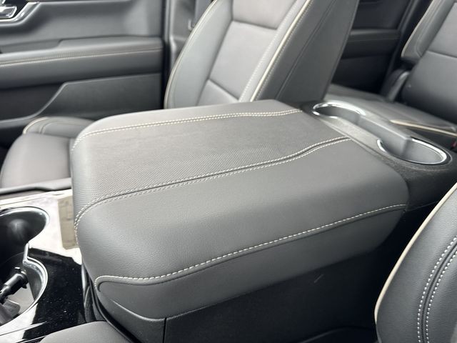 GMC Yukon XL Vehicle Full-screen Gallery Image 21