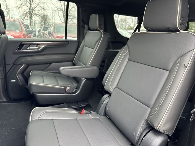 GMC Yukon XL Vehicle Full-screen Gallery Image 22