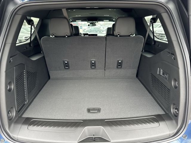 GMC Yukon XL Vehicle Full-screen Gallery Image 24