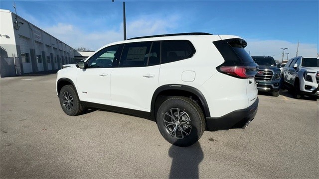 GMC Acadia Vehicle Full-screen Gallery Image 06