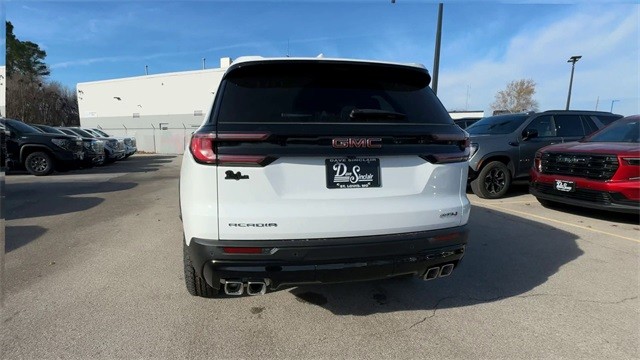 GMC Acadia Vehicle Full-screen Gallery Image 07