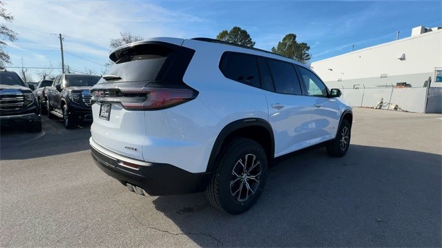 GMC Acadia Vehicle Full-screen Gallery Image 08