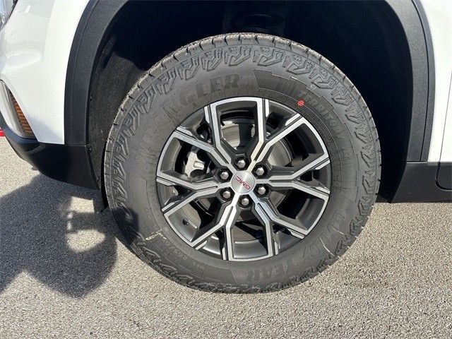 GMC Acadia Vehicle Full-screen Gallery Image 10