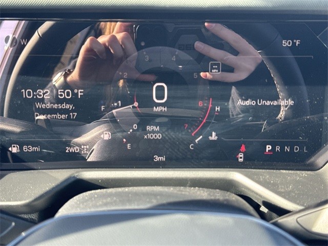 GMC Acadia Vehicle Full-screen Gallery Image 15