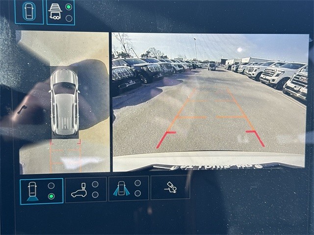 GMC Acadia Vehicle Full-screen Gallery Image 17