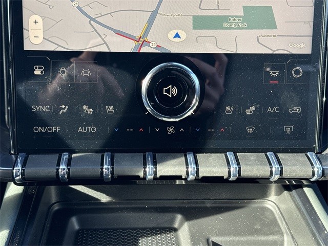 GMC Acadia Vehicle Full-screen Gallery Image 19