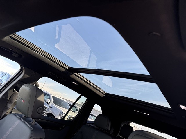 GMC Acadia Vehicle Full-screen Gallery Image 22