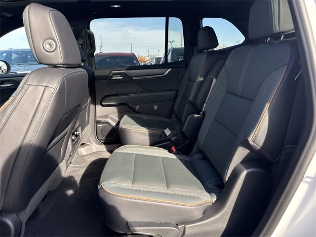 GMC Acadia Vehicle Full-screen Gallery Image 23