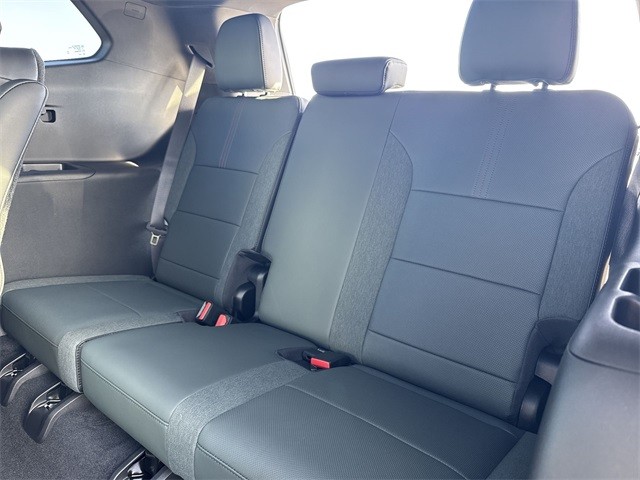 GMC Acadia Vehicle Full-screen Gallery Image 24