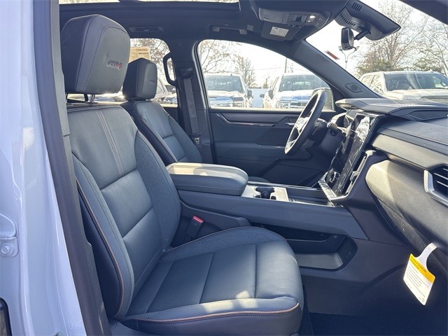 GMC Acadia Vehicle Full-screen Gallery Image 26